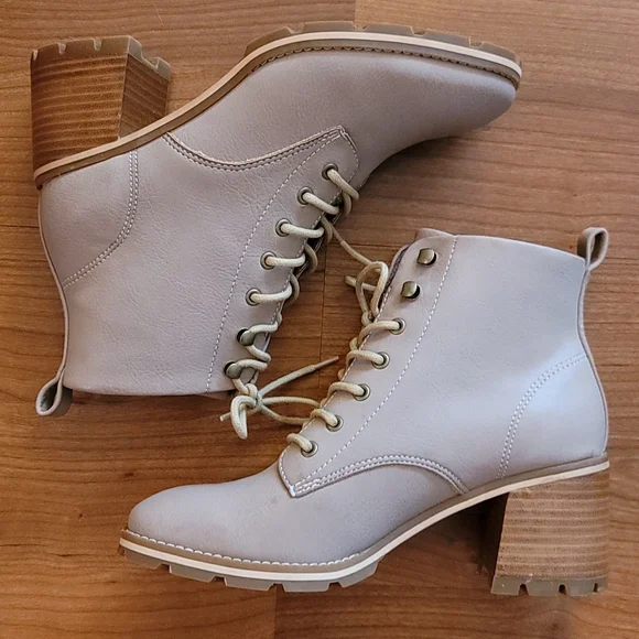 Korks Natural Chelsea Booties Size 8.5 - Picture 1 of 5